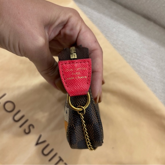 Authentic Louis Vuitton limited edition. Pochette damier ebene travel mini - Picture 12 of 15